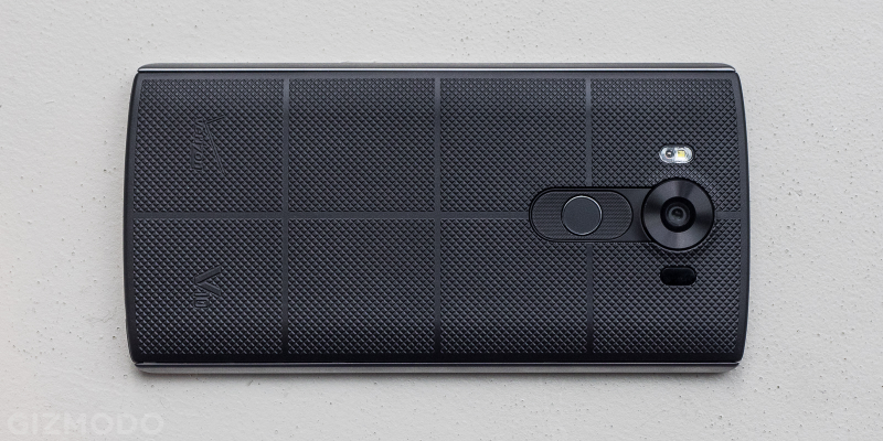 Illustration for article titled LG's V10 Smartphone Is One Big Handful of Weird, But I Kind Of Love It